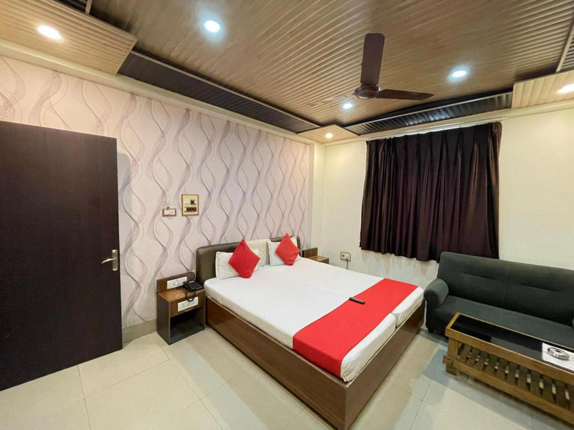 Grg R P International Patna Hotel Patna  Buitenkant foto