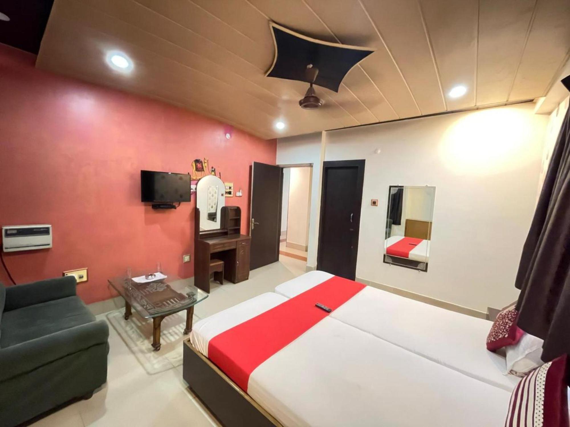 Grg R P International Patna Hotel Patna  Buitenkant foto